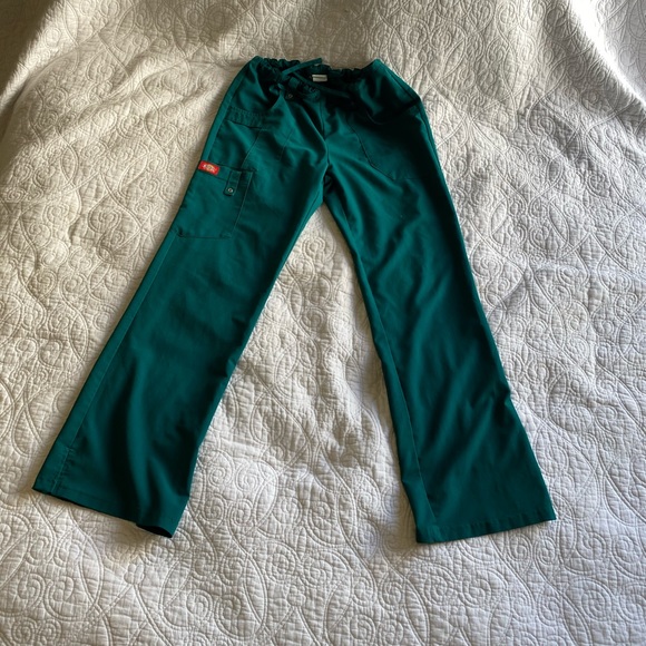 Dickies Scrub Set - Picture 6 of 8